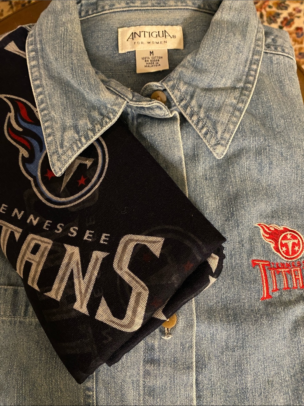 TITAN’S Bundle • LADIES VINTAGE ANTIGUA  CHAMBRAY SHIRT + Infinity Scarf